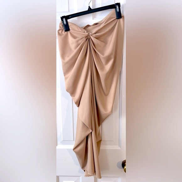 NWT PRETTY LITTLE THING Ruched Side Midi Skirt. COLOR: Natural. SIZE: (U… - Picture 4 of 10